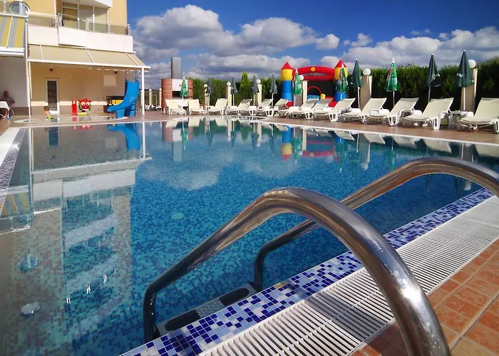 Plamena Palace מלון