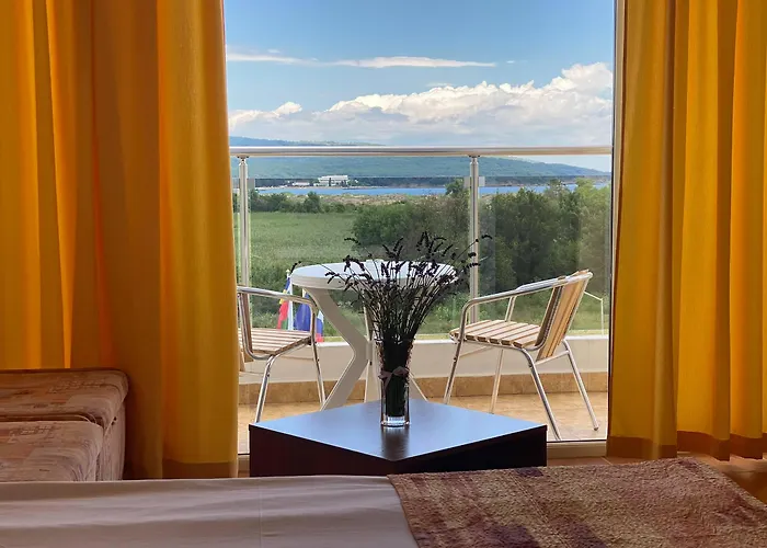 プラメナ パレス プリモルスコ